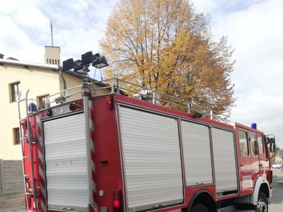 III PISEMNY PRZETARG NA SPRZEDAŻ SAMOCHODU STRAŻACKIEGO - Mercedez-Benz 1219 AF - zdjęcie6
