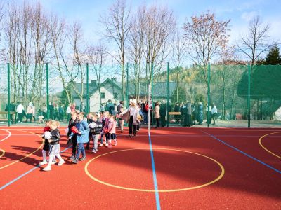 Otwarcie nowego boiska w Przyłękowie w patriotycznym nastroju - zdjęcie1