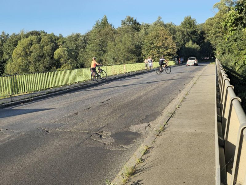 Ruszają prace przy rozbiórce i budowie nowego mostu w Pewli Małej w ciągu Drogi Wojewódzkiej 945
